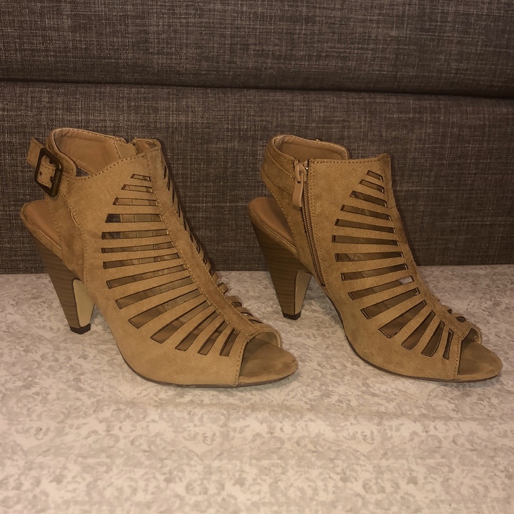 LAST CHANCE! Rue21 etc! Heels, Size L 8/9